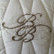 Couverture câlin en coton au coloris blanc et beige de Amadeus 