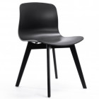 Lot de 2 chaises noir en polypropylène avec pieds en hêtre teintés de la marque Loungitude 