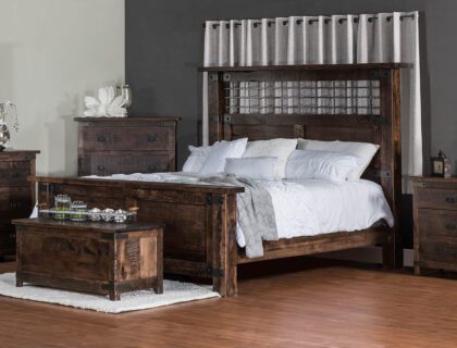 chambre aménagée avec des meubles en bois recyclé
