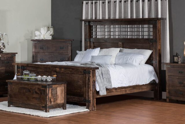 chambre aménagée avec des meubles en bois recyclé