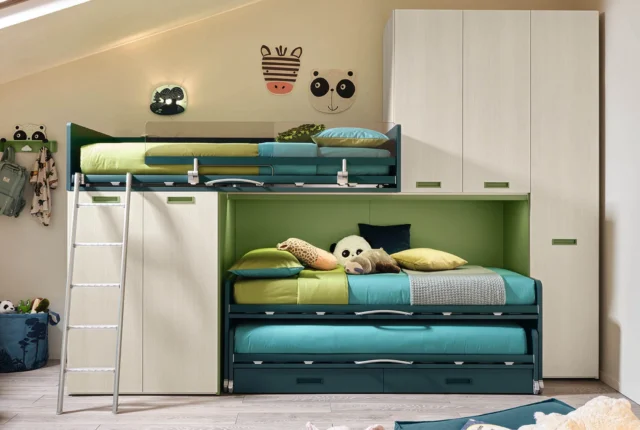 chambre d’enfant spacieuse avec un lit évolutif et des rangement intégrés