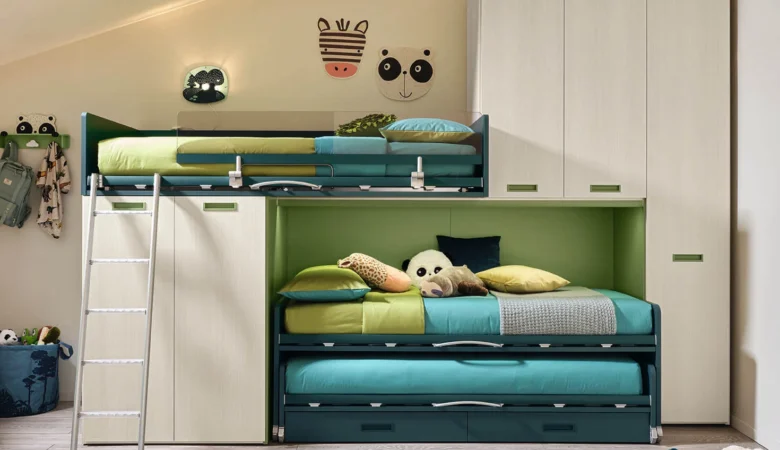 chambre d’enfant spacieuse avec un lit évolutif et des rangement intégrés