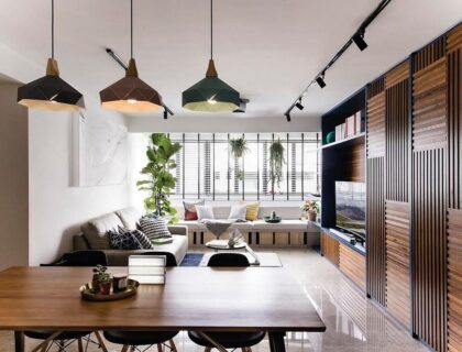 intérieur lumineux et moderne, mettant en avant des éléments comme des meubles en bois naturel, des plantes d’intérieur, des luminaires intelligents et des couleurs terreuses