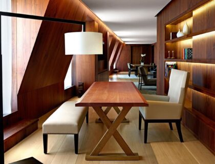 salon élégant avec des meubles sur-mesure