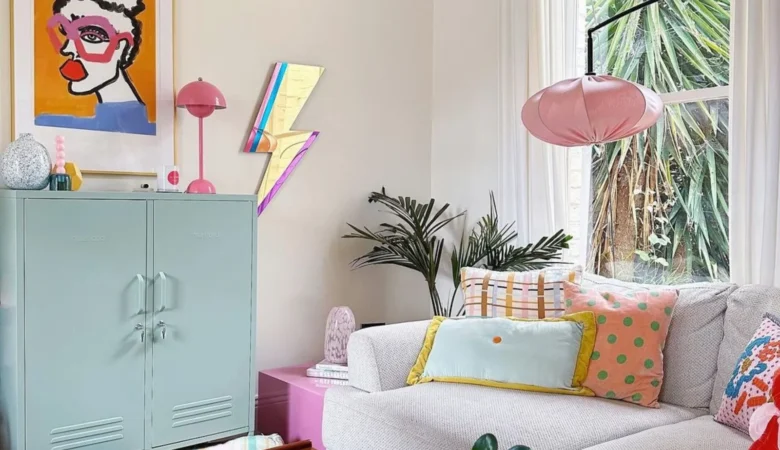 salon compact baigné de lumière naturelle