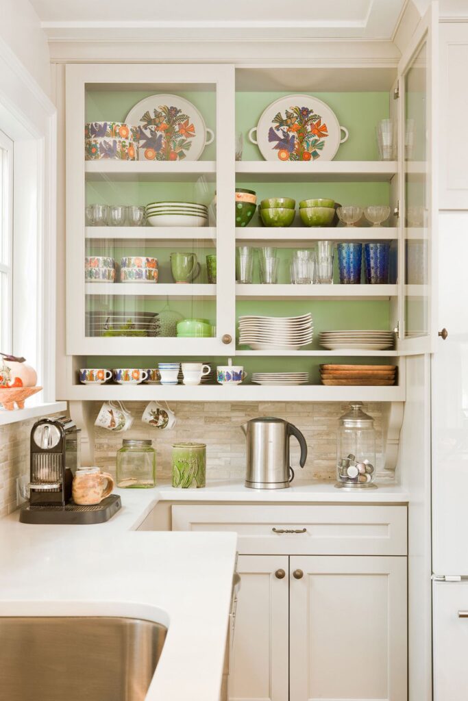 Cuisine compacte avec des meubles d’angle sur-mesure